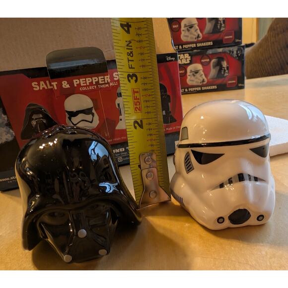 🎃 New Star Wars Ceramic Stormtrooper and Darth Vader Salt and Pepper Shakers - Picture 3 of 4